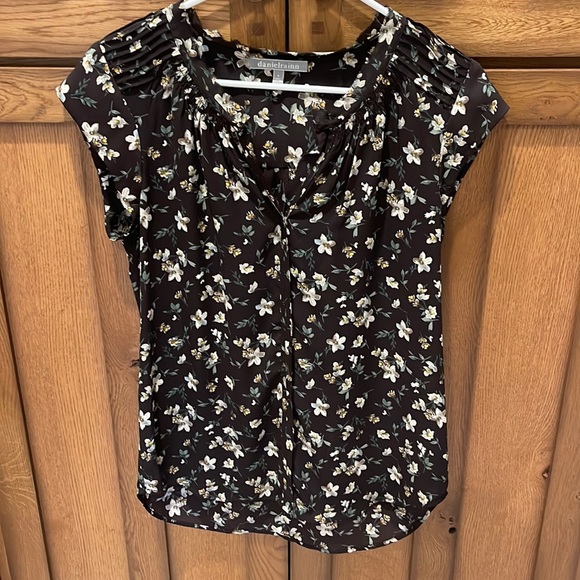 Daniel Rainn Tops - Daniel Rainn top